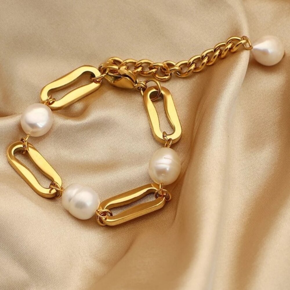 Waterproof elegant gold plated bracelet